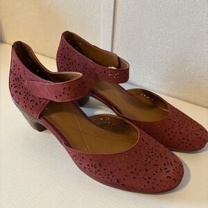 Easy Spirit | Burgundy Heels with Ankle Strap | Size 10